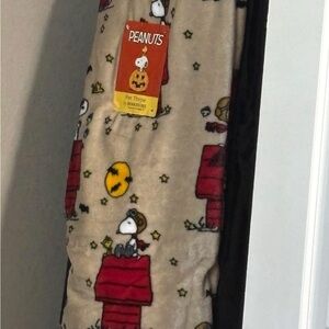 Peanuts Festive Pet Blanket with Snoopy and Woodstock